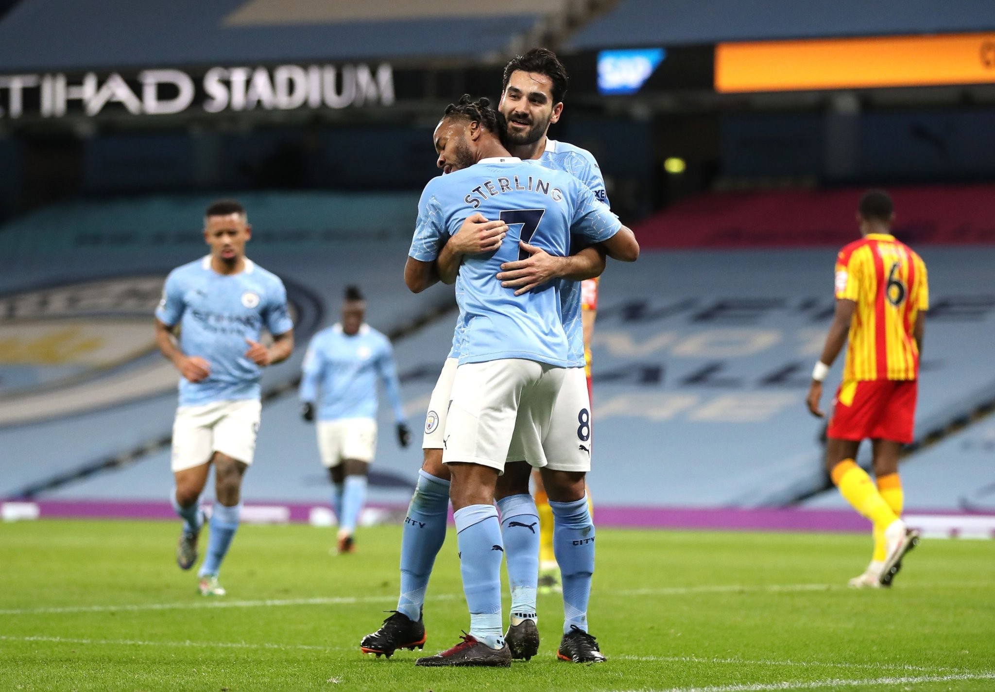 攻守兼备的 攻守兼备的